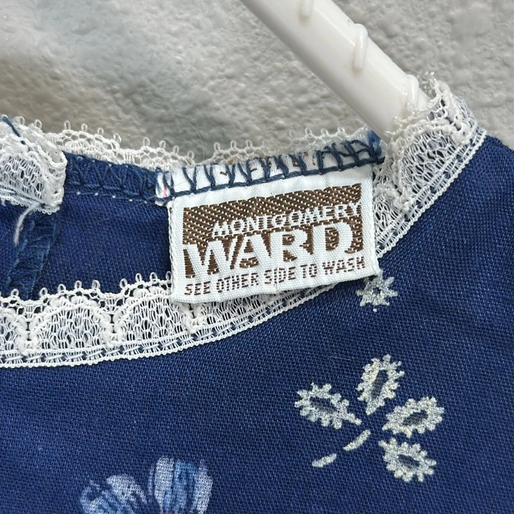 Montgomery Ward‎ vintage dress blue with lace cuffs and trim